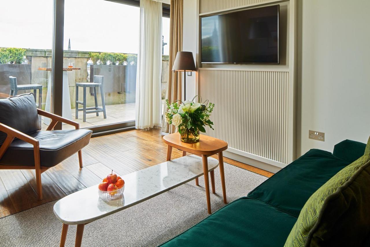 الشقق الفندقية Cheval The Edinburgh Grand المظهر الخارجي الصورة A living room at the hotel