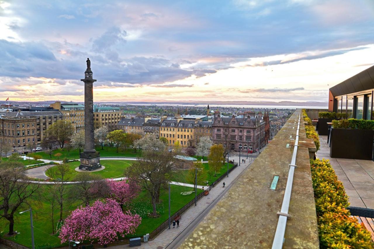 الشقق الفندقية Cheval The Edinburgh Grand المظهر الخارجي الصورة The view from the rooftop of the Edinburgh Academy