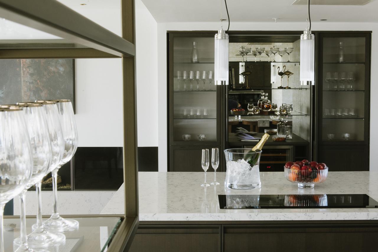 الشقق الفندقية Cheval The Edinburgh Grand المظهر الخارجي الصورة A kitchen designed by the London-based interior design company, Savile Row Interiors
