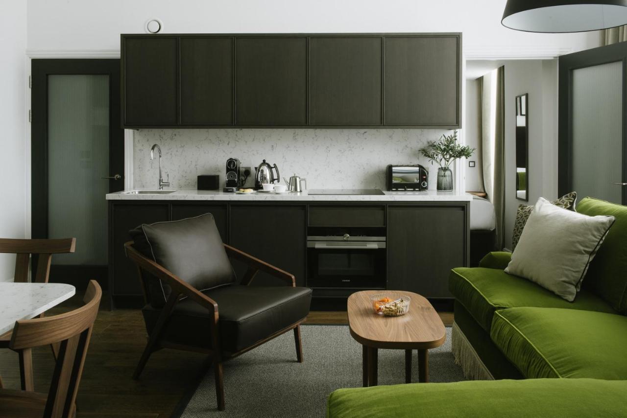 الشقق الفندقية Cheval The Edinburgh Grand المظهر الخارجي الصورة A kitchen in a serviced apartment in London